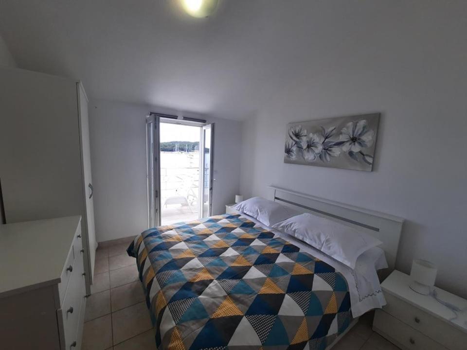 Ojdana Zivkovic Apartment Rogoznica  Bagian luar foto