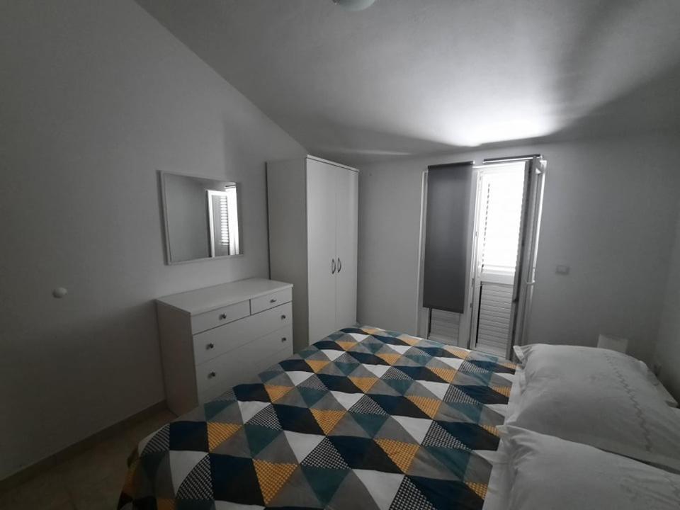 Ojdana Zivkovic Apartment Rogoznica  Bagian luar foto