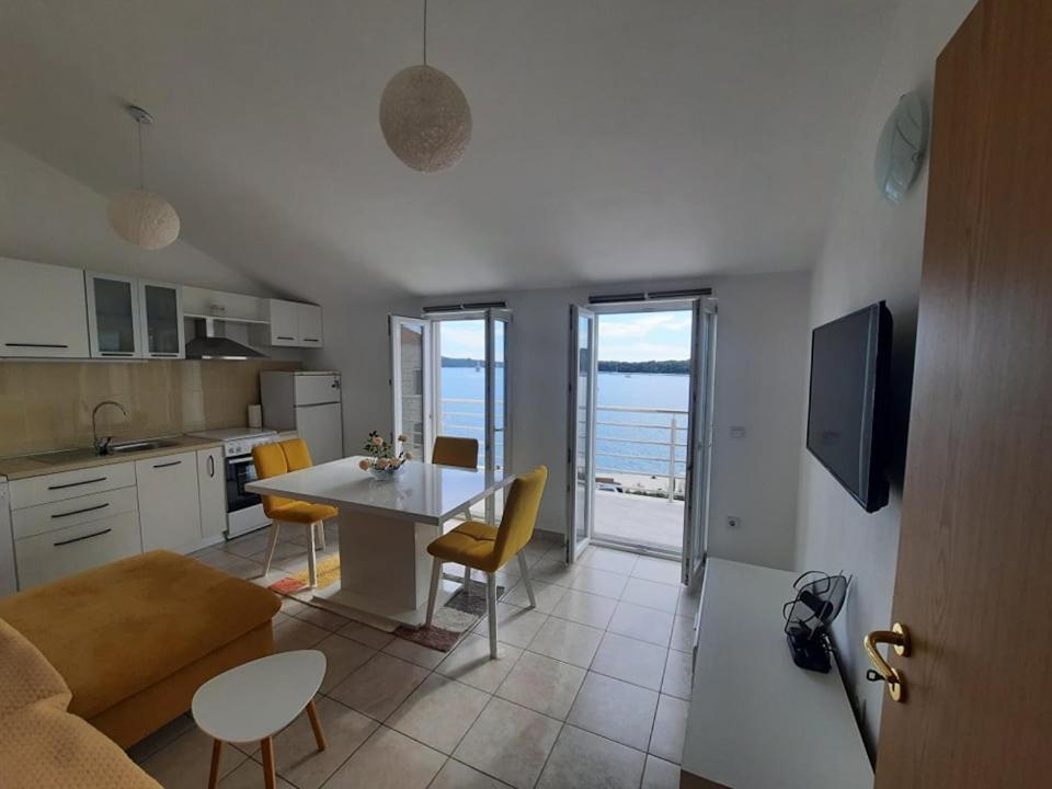 Ojdana Zivkovic Apartment Rogoznica  Bagian luar foto