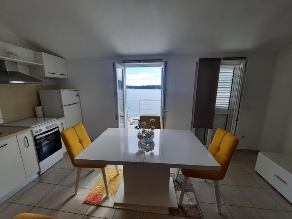 Ojdana Zivkovic Apartment Rogoznica  Bagian luar foto