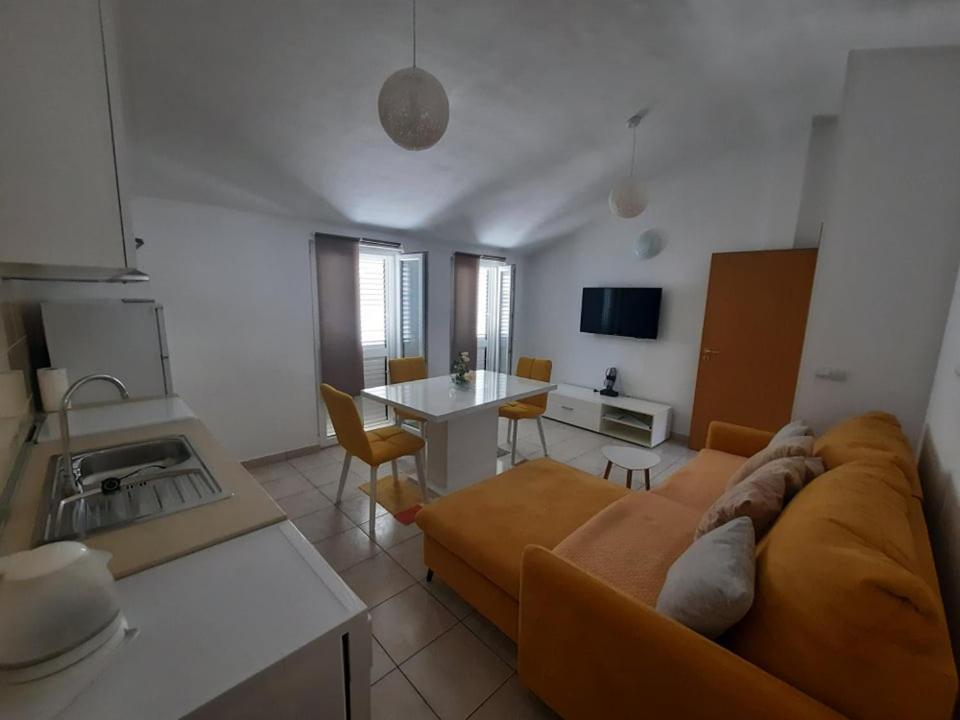 Ojdana Zivkovic Apartment Rogoznica  Bagian luar foto