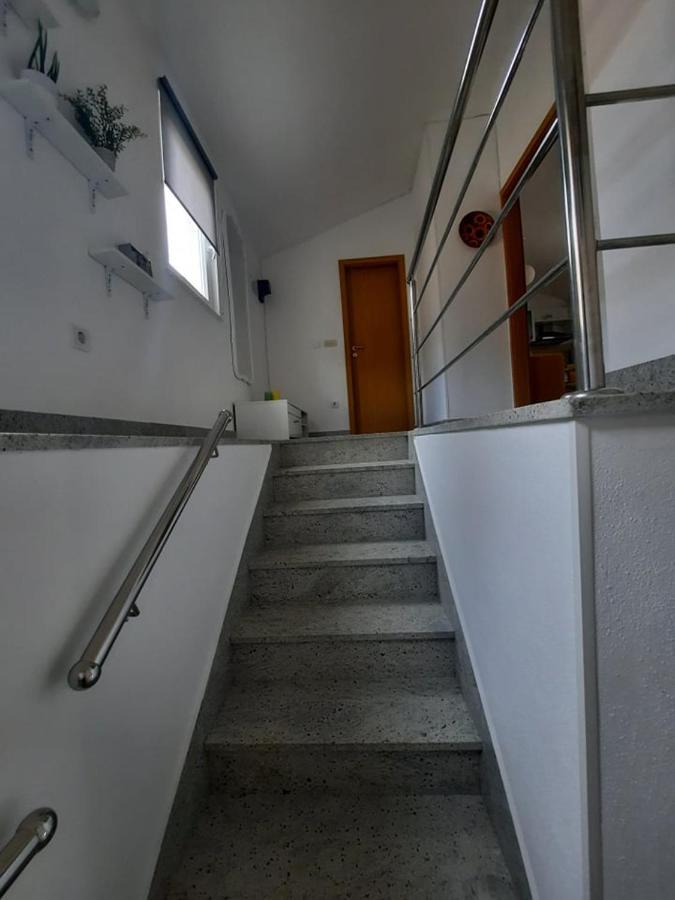 Ojdana Zivkovic Apartment Rogoznica  Bagian luar foto